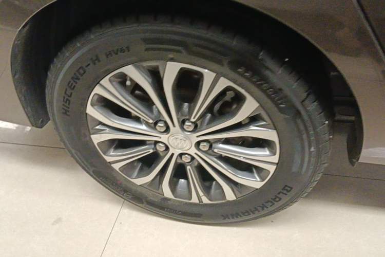 Used Buick GL8 2021 Land Cruiser Executive Class 652T Comfort Model Right Rear Wheel Hub