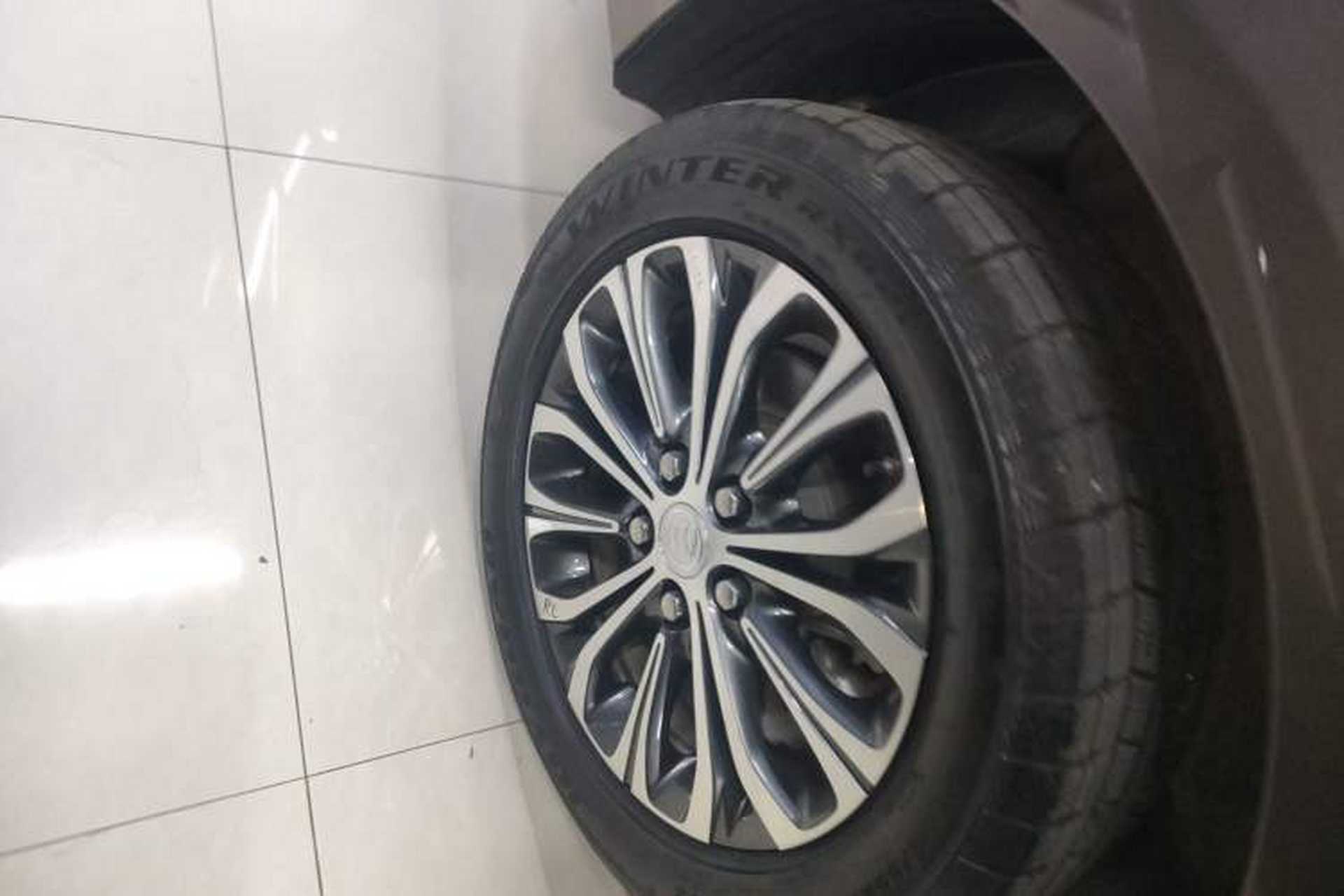 Used Buick GL8 2021 Land Cruiser Executive Class 652T Luxury Model Right Rear Wheel Hub