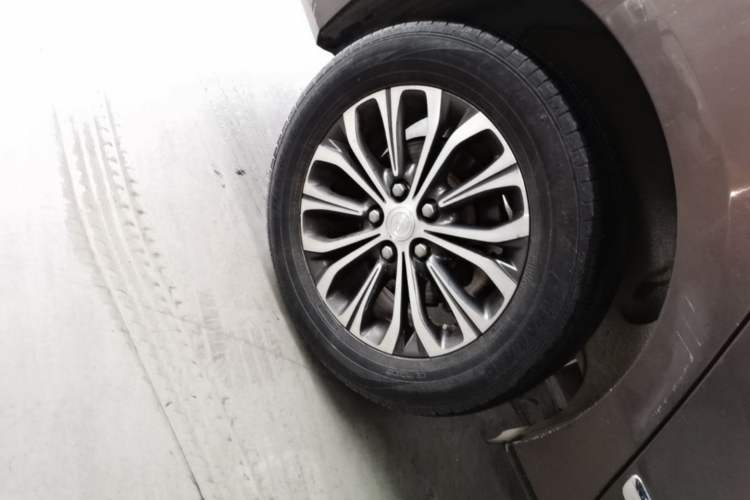 Used Buick GL8 2021 Land Cruiser Executive Class 652T Luxury Model Right Rear Wheel Hub