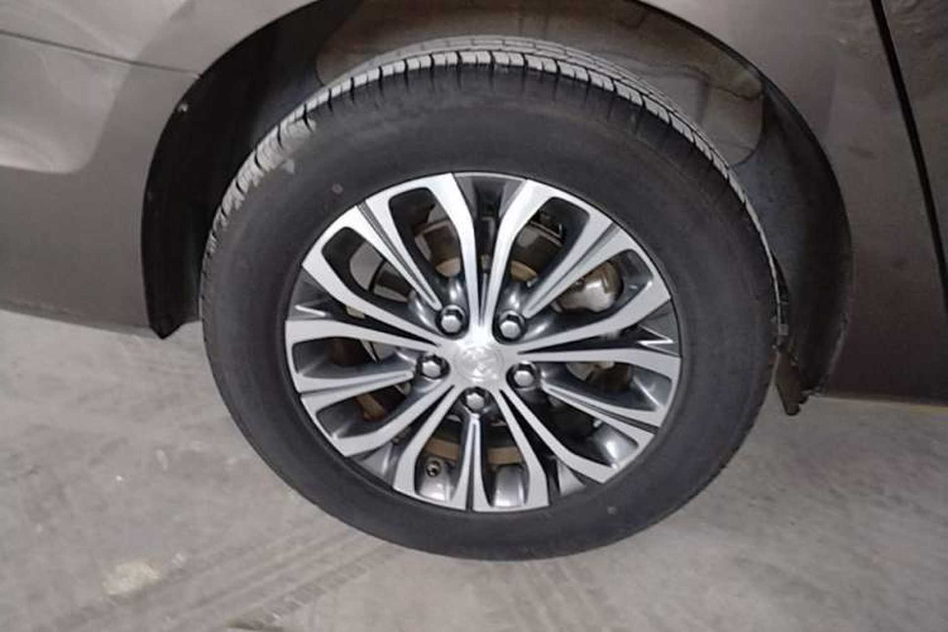 Used Buick GL8 2021 Land Cruiser Executive 652T Premium Model Right Rear Wheel Hub
