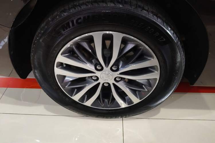 Used Buick GL8 2021 ES Land Cruiser 653T Luxury Edition Right Rear Wheel Hub