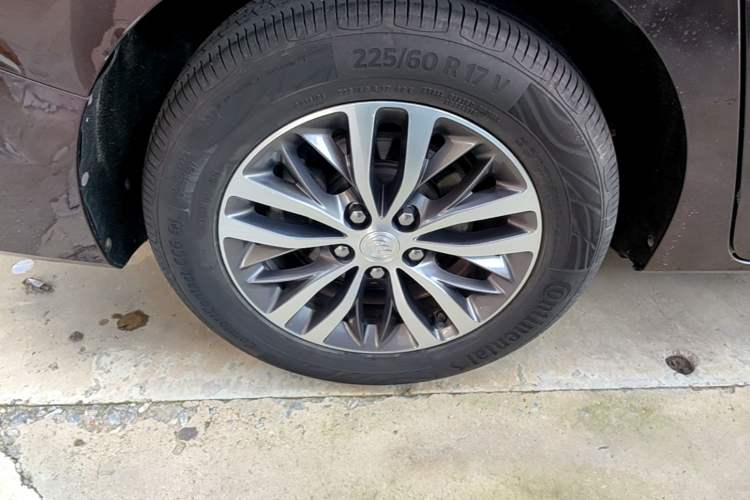 Used Buick GL8 2021 ES Land Cruiser 653T Luxury Edition Right Rear Wheel Hub