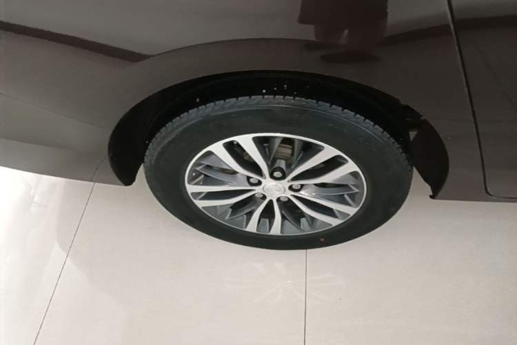 Used Buick GL8 2021 ES Land Cruiser 653T Luxury Edition Right Rear Wheel Hub