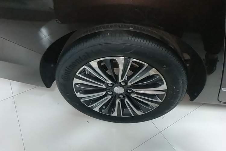 Used Buick GL8 2021 ES Land Cruiser 653T Flagship Model Right Rear Wheel Hub