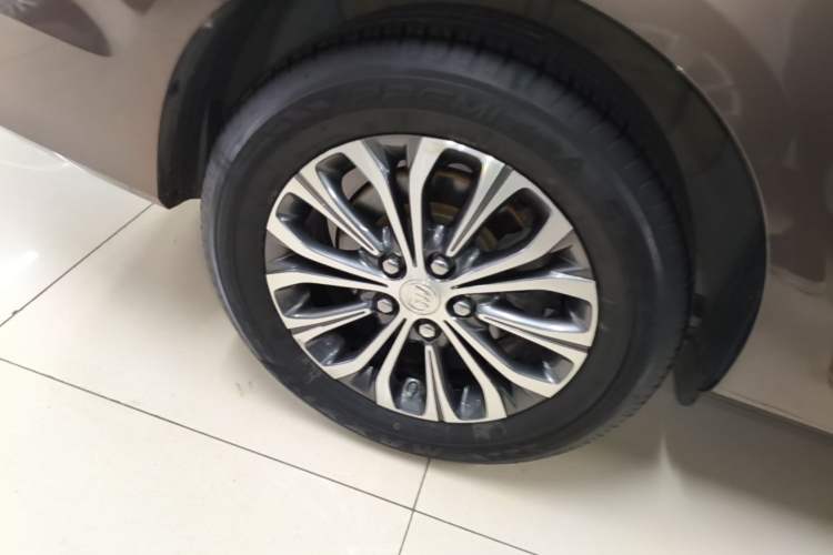 Used Buick GL8 2021 Land Cruiser Executive Class 652T Luxury Edition with Welfare Features Right Rear Wheel Hub