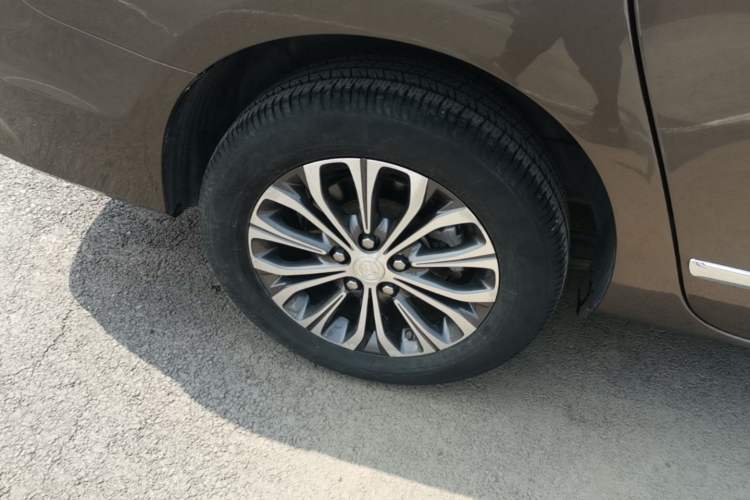 Used Buick GL8 2021 Land Cruiser Executive Class 652T Smart Luxury Model Right Rear Wheel Hub