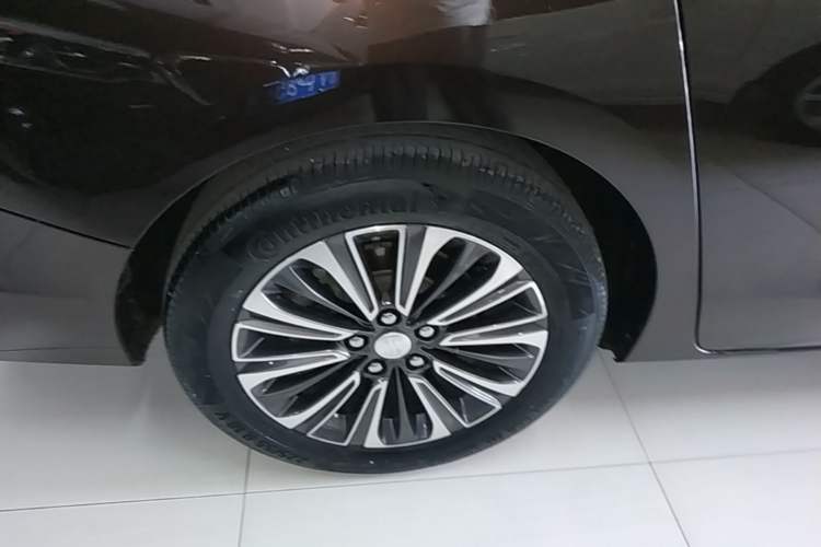 Used Buick GL8 2021 ES Landtrek 653T Luxury Model Right Rear Wheel Hub