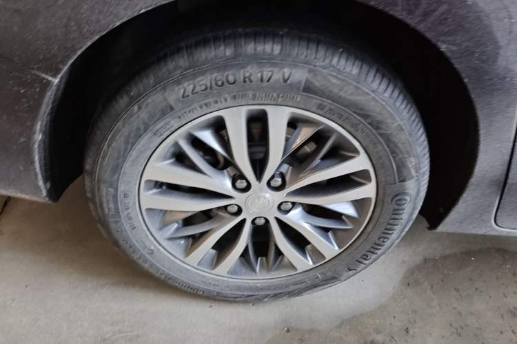 Used Buick GL8 2021 ES Land Cruiser 653T Luxury Edition Right Rear Wheel Hub