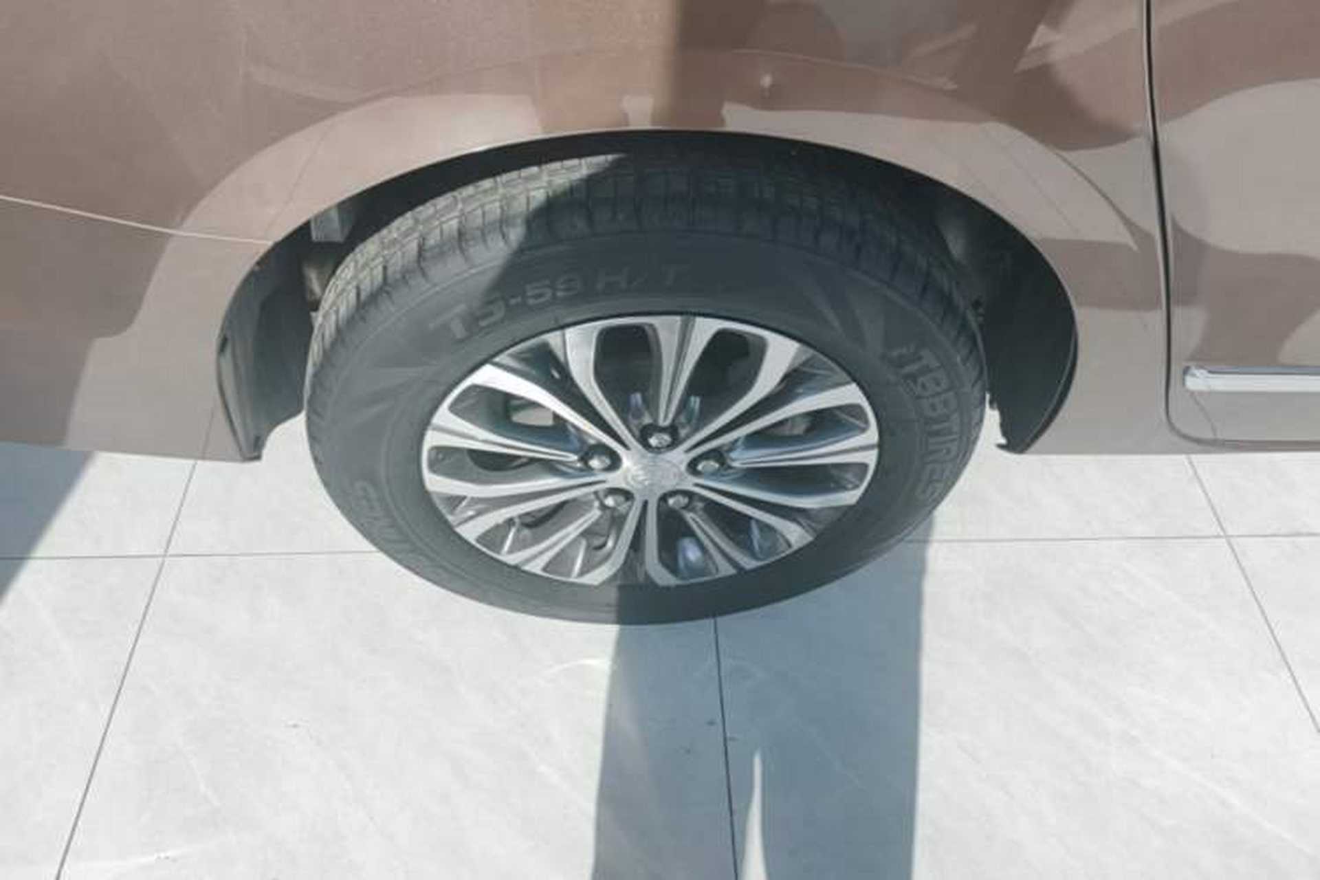 Used Buick GL8 2021 Land Cruiser Executive Class 652T Luxury Model Right Rear Wheel Hub