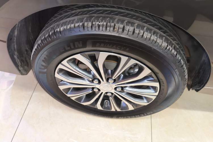 Used Buick GL8 2021 Land Cruiser Executive 652T Premium Model Right Rear Wheel Hub