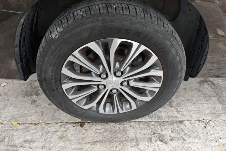Used Buick GL8 2021 Land Cruiser Executive Class 652T Luxury Model Right Rear Wheel Hub