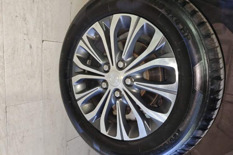 Used Buick GL8 2021 Land Cruiser Executive Class 652T Luxury Model Right Rear Wheel Hub