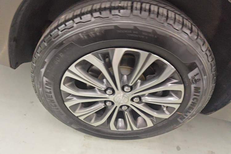 Used Buick GL8 2021 Land Cruiser Executive Class 652T Luxury Model Right Rear Wheel Hub