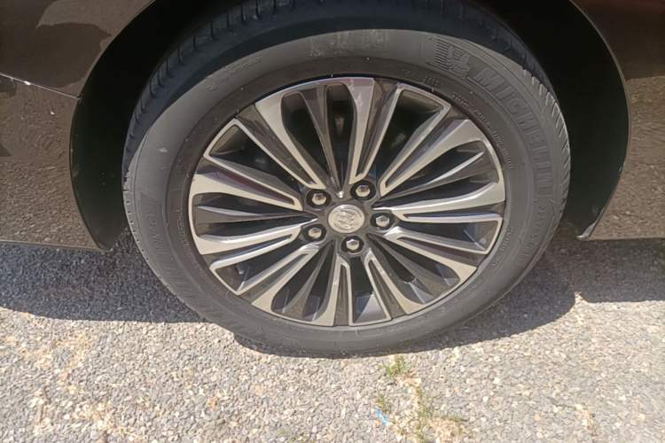 Used Buick GL8 2021 ES Landtrek 653T Luxury Model Right Rear Wheel Hub
