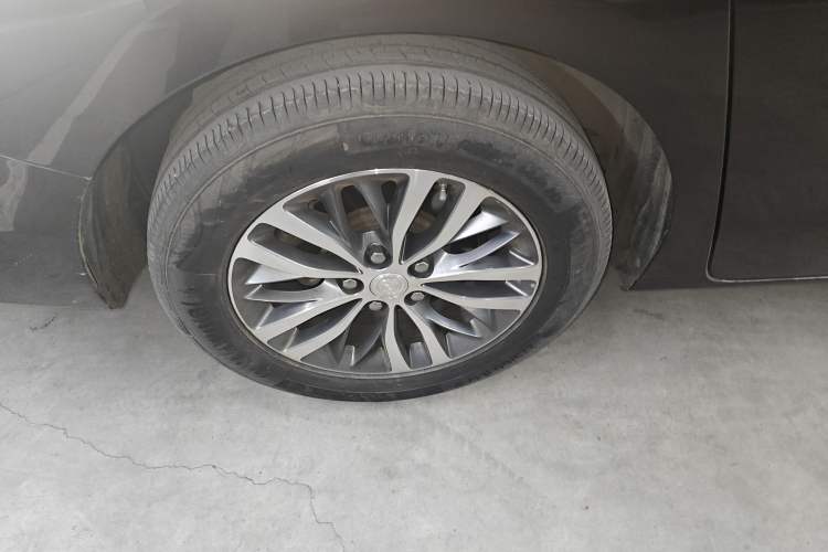 Used Buick GL8 2021 ES Landtrek 653T Comfort Edition Right Rear Wheel Hub