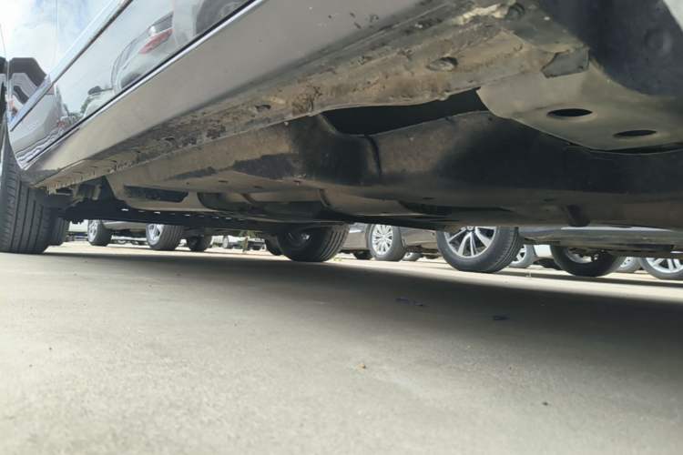 Used Buick GL8 2021 Land Cruiser Executive Class 652T Luxury Model Right Side Sill
