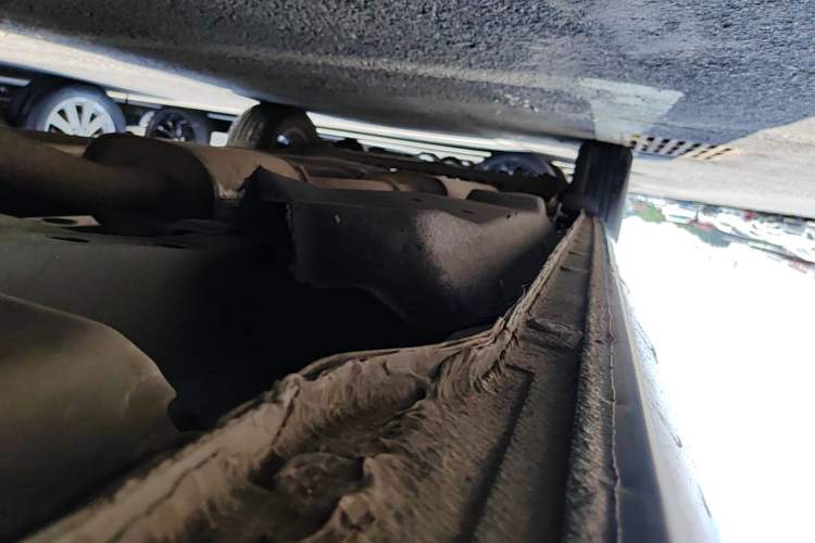 Used Buick GL8 2021 Land Cruiser Executive Class 652T Luxury Model Right Side Sill