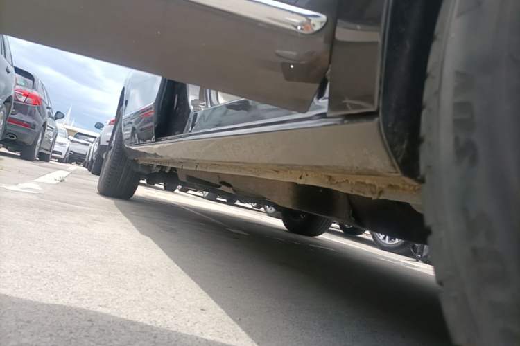 Used Buick GL8 2021 Land Cruiser Executive Class 652T Luxury Model Right Side Sill