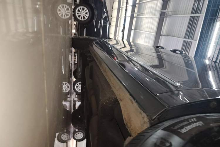 Used Buick GL8 2021 Land Cruiser Executive Class 652T Luxury Model Right Side Sill