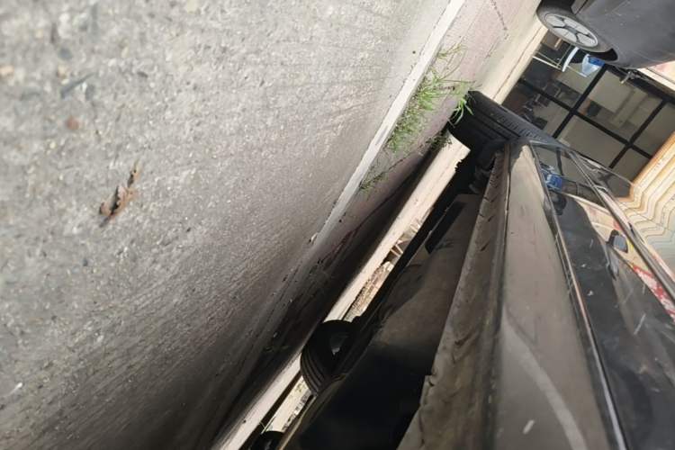 Used Buick GL8 2021 Land Cruiser Executive Class 652T Luxury Model Right Side Sill