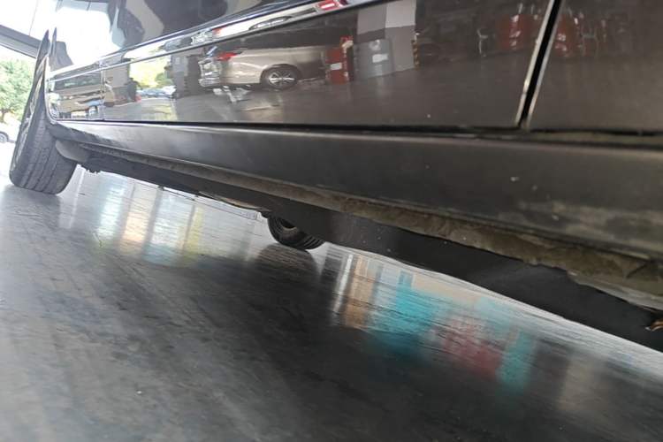 Used Buick GL8 2021 Land Cruiser Executive Class 652T Luxury Model Right Side Sill