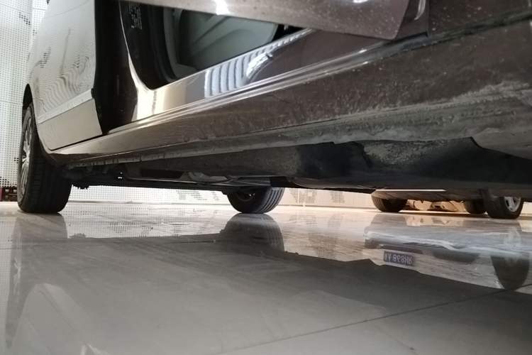 Used Buick GL8 2021 Land Cruiser Executive Class 652T Luxury Model Right Side Sill