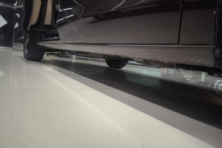 Used Buick GL8 2021 ES Land Cruiser 653T Luxury Edition Right Side Sill