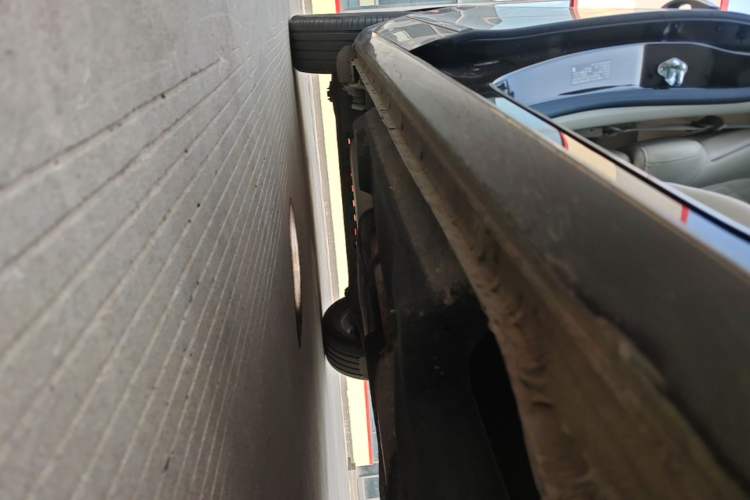 Used Buick GL8 2021 Land Cruiser Executive Class 652T Luxury Model Right Side Sill