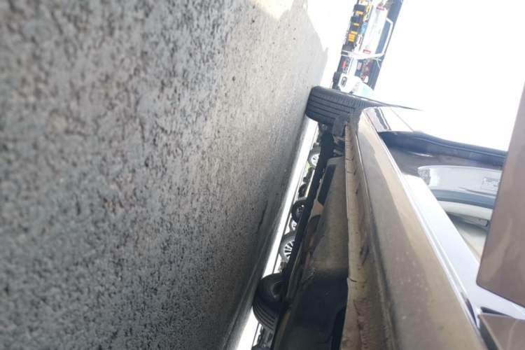 Used Buick GL8 2021 Land Cruiser Executive Class 652T Smart Luxury Model Right Side Sill