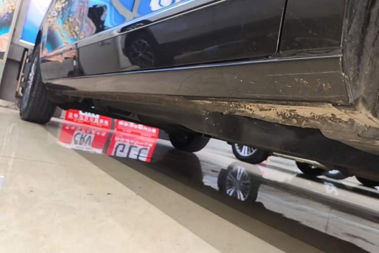 Used Buick GL8 2021 Land Cruiser Executive 652T Premium Model Right Side Sill