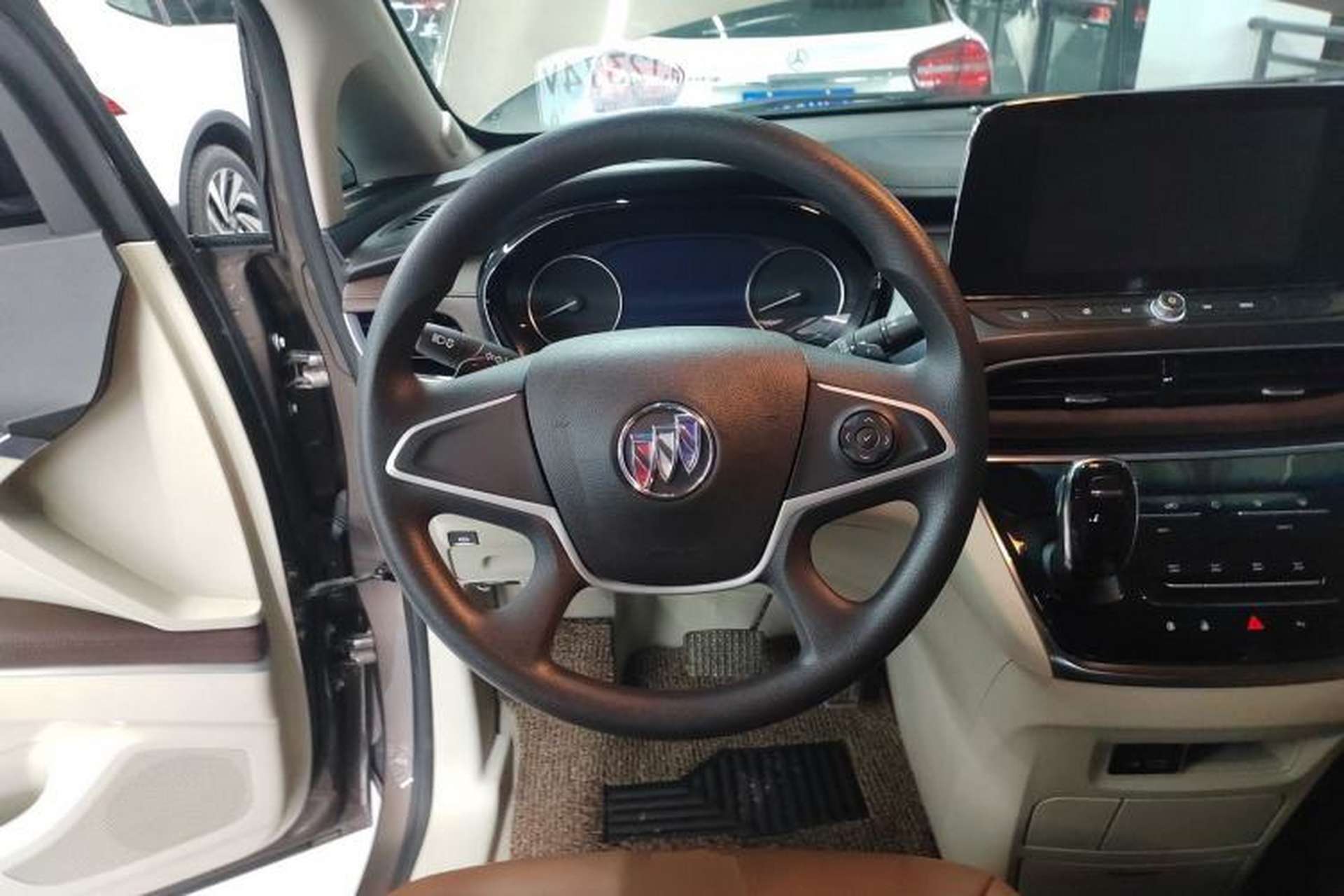 Used Buick GL8 2021 Land Cruiser Executive Class 652T Comfort Model Steering Wheel