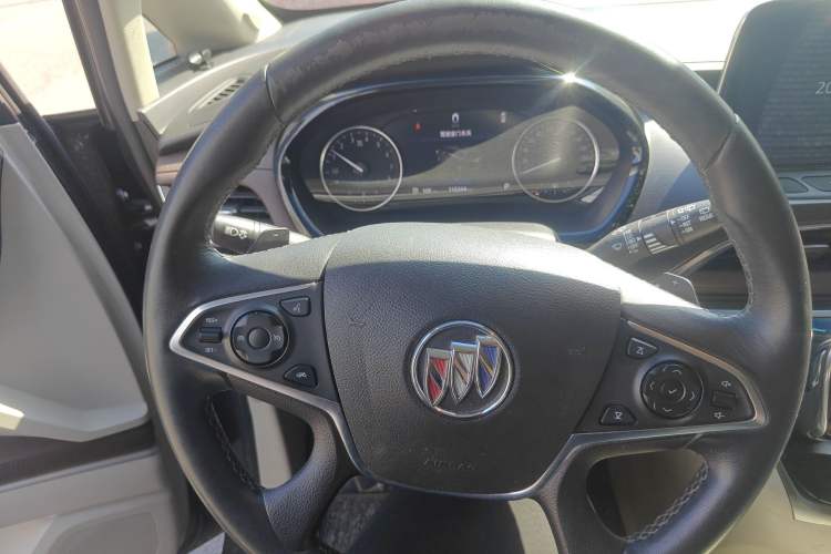 Used Buick GL8 2021 Land Cruiser Executive Class 652T Luxury Model Steering Wheel
