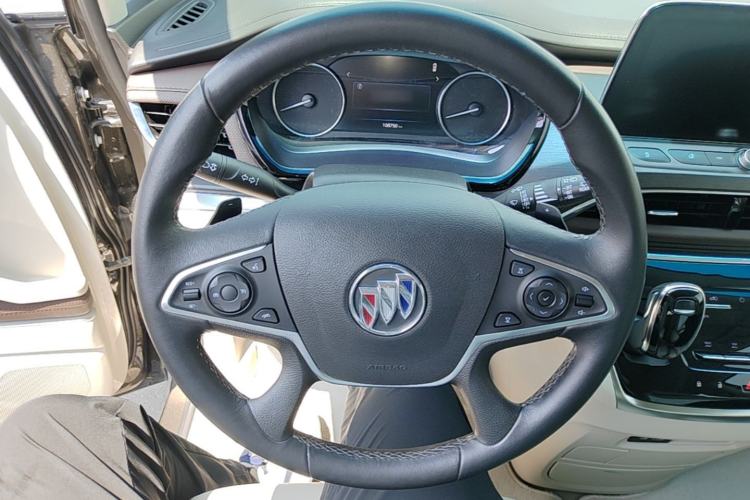Used Buick GL8 2021 Land Cruiser Executive Class 652T Luxury Model Steering Wheel