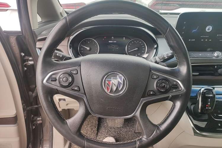 Used Buick GL8 2021 Land Cruiser Executive Class 652T Luxury Model Steering Wheel