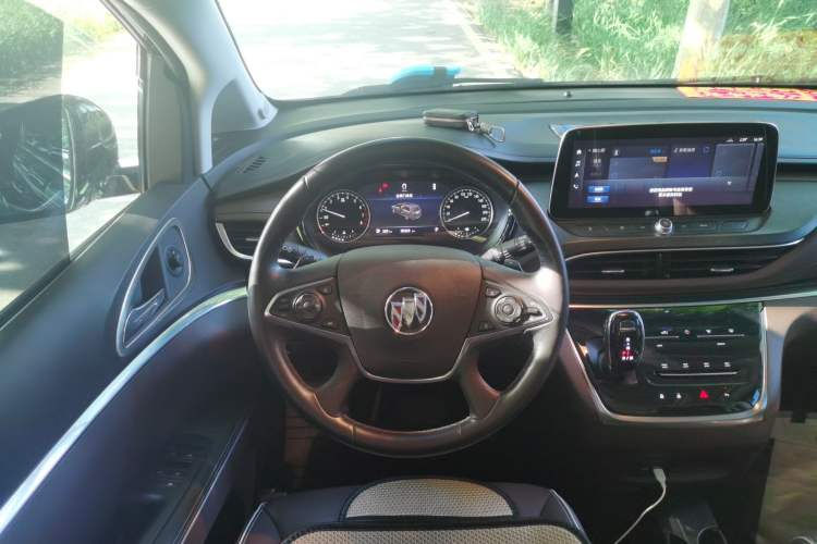 Used Buick GL8 2021 Land Cruiser Executive Class 652T Luxury Model Steering Wheel