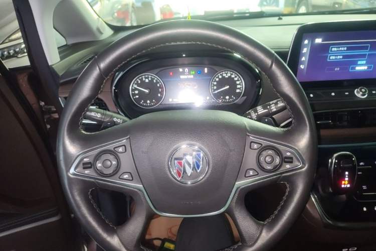 Used Buick GL8 2021 Land Cruiser Executive Class 652T Luxury Model Steering Wheel