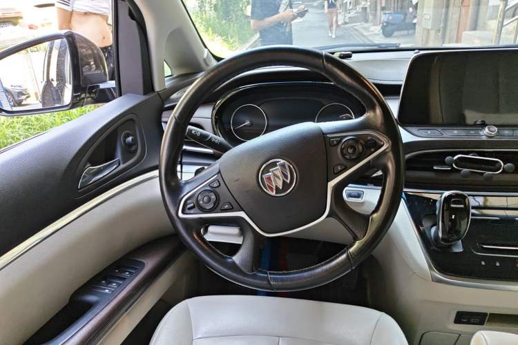 Used Buick GL8 2021 Land Cruiser Executive Class 652T Luxury Model Steering Wheel