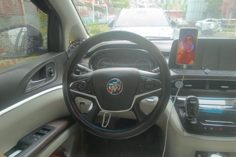 Used Buick GL8 2021 Land Cruiser Executive Class 652T Luxury Model Steering Wheel