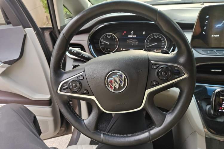 Used Buick GL8 2021 Land Cruiser Executive Class 652T Luxury Model Steering Wheel