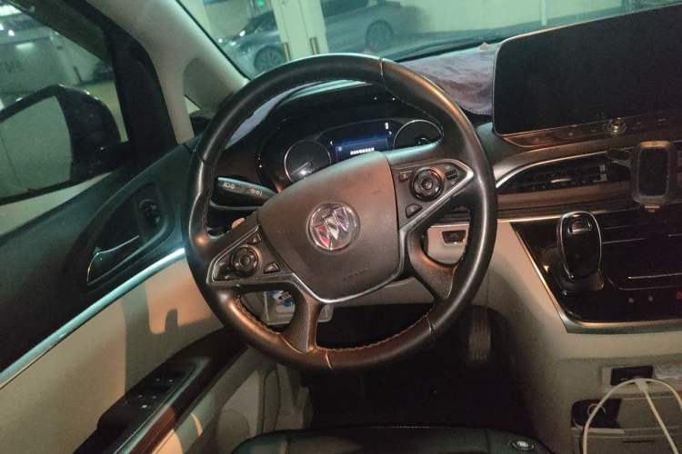 Used Buick GL8 2021 Land Cruiser Executive Class 652T Luxury Model Steering Wheel