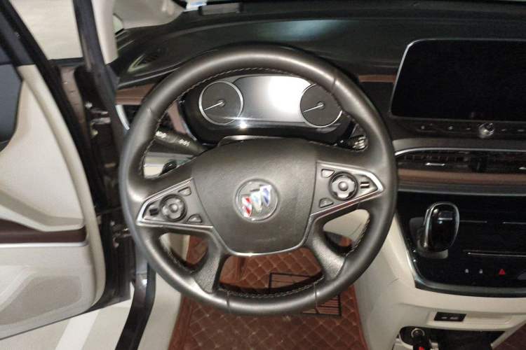 Used Buick GL8 2021 Land Cruiser Executive Class 652T Luxury Model Steering Wheel