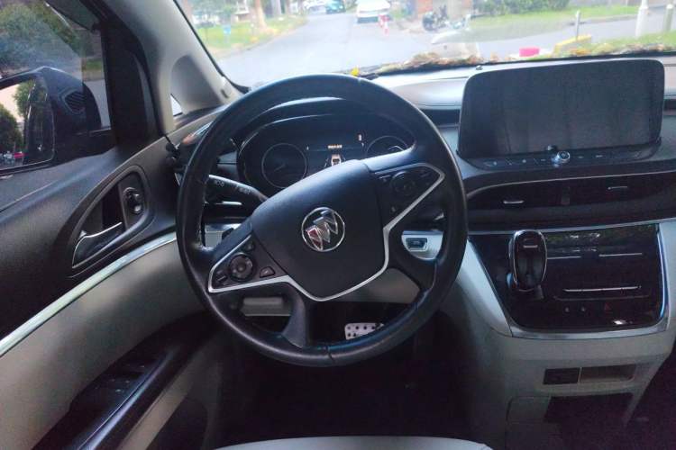 Used Buick GL8 2021 Land Cruiser Executive Class 652T Luxury Model Steering Wheel