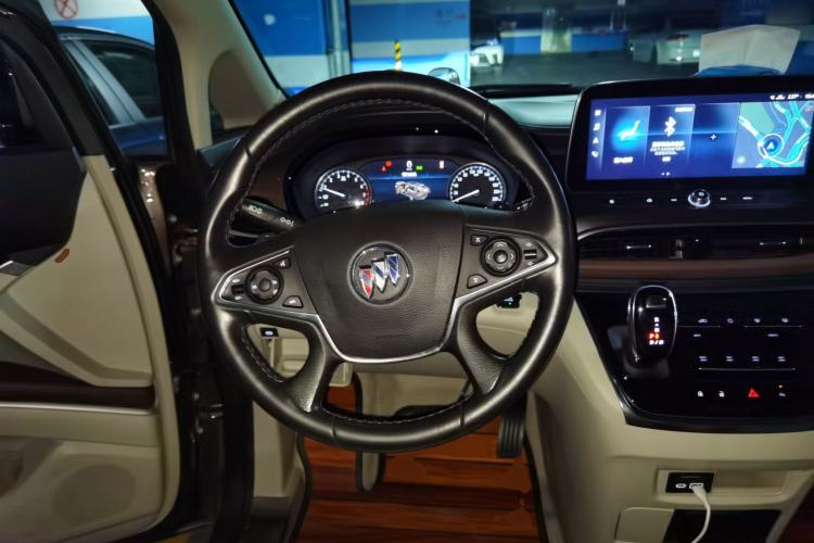 Used Buick GL8 2021 Land Cruiser Executive Class 652T Luxury Model Steering Wheel
