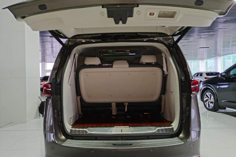 Used Buick GL8 2021 Land Cruiser Executive Class 652T Comfort Model Trunk