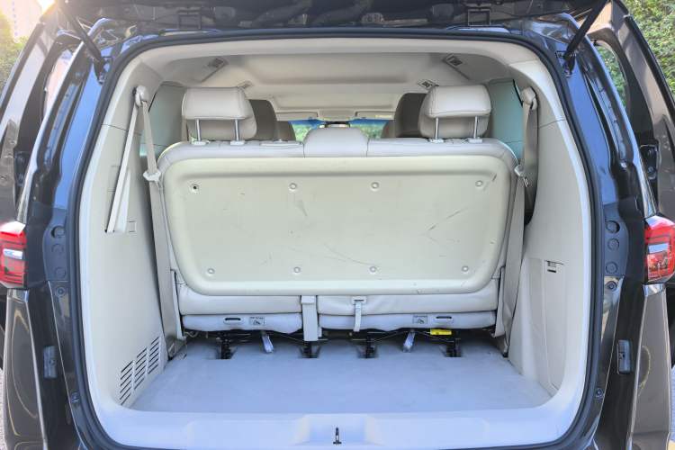 Used Buick GL8 2021 Land Cruiser Executive Class 652T Comfort Model Trunk