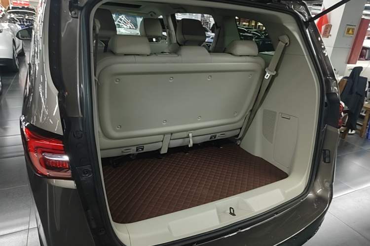 Used Buick GL8 2021 Land Cruiser Executive Class 652T Luxury Model Trunk