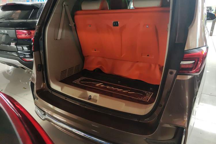 Used Buick GL8 2021 Land Cruiser Executive Class 652T Luxury Model Trunk