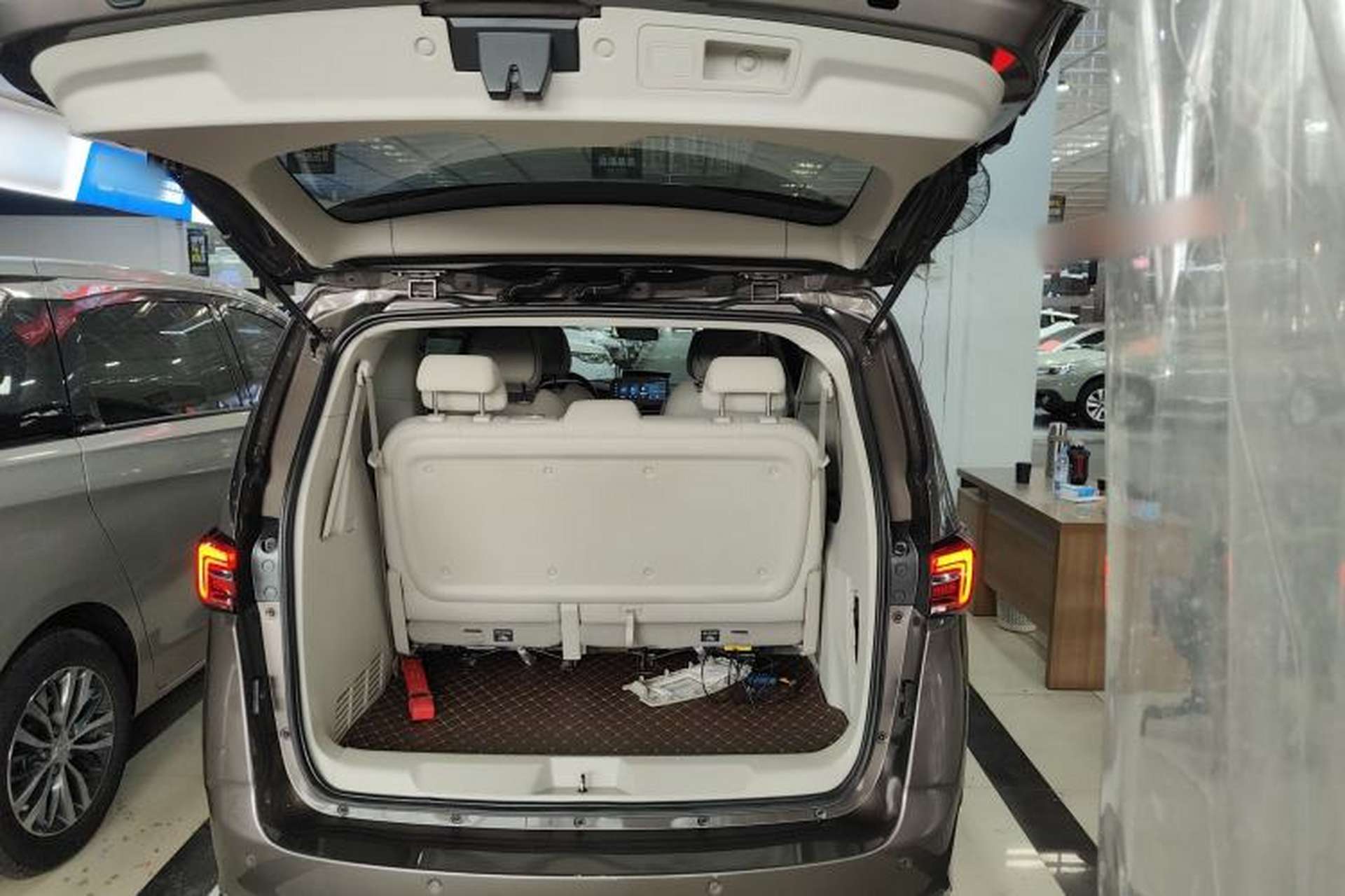 Used Buick GL8 2021 Land Cruiser Executive Class 652T Luxury Model Trunk