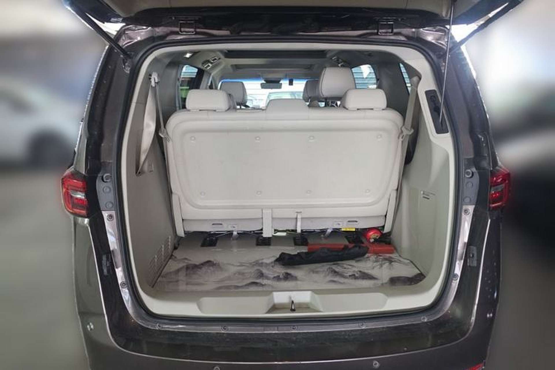 Used Buick GL8 2021 Land Cruiser Executive 652T Premium Model Trunk