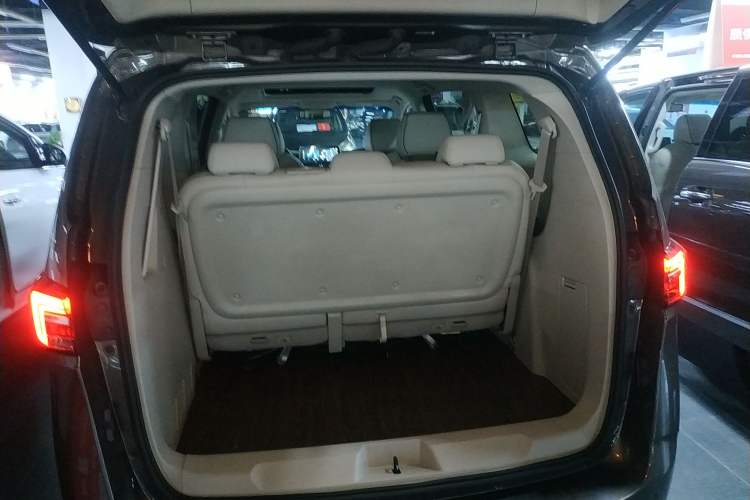 Used Buick GL8 2021 Land Cruiser Executive Class 652T Luxury Model Trunk